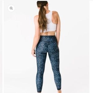 ZYIA Stone Leopard Scrunchy Light and Luxe Leggings
